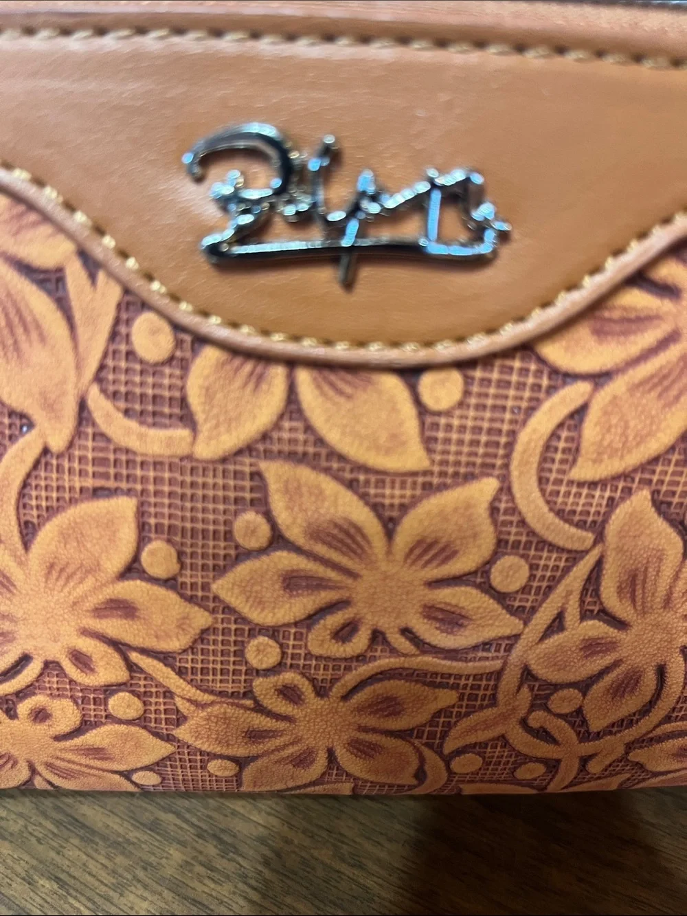 BOYATU cosmetic organizer carry case Brown embossed 10” x 5” x 5” looks new 2130